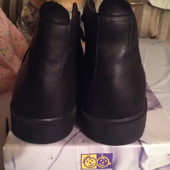 NWOT Vintage Leather Black Shoes
