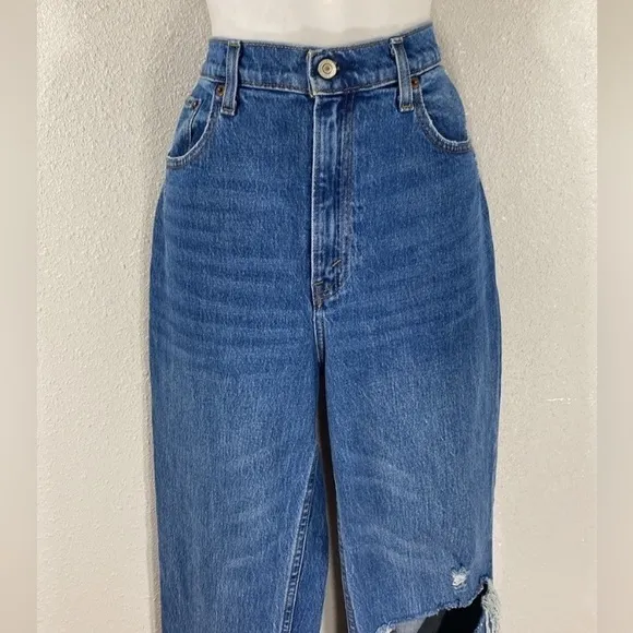 NWT Abercrombie &amp; Fitch A&amp;F 90s Straight Leg Ultra High Rise Ripped Jeans 30 10