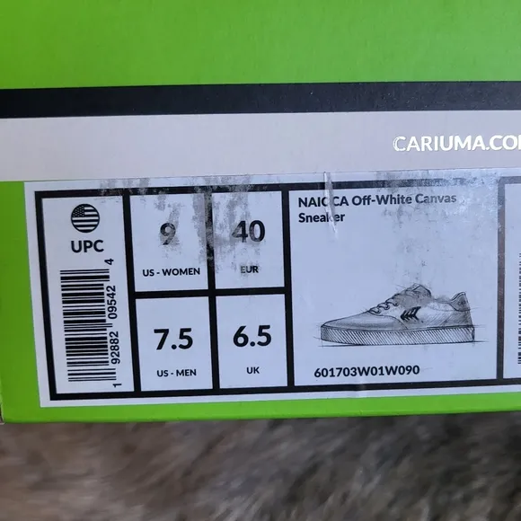 NWT Cariuma Naioca Canvas Skate Sneaker size W9 / M7 Off White
