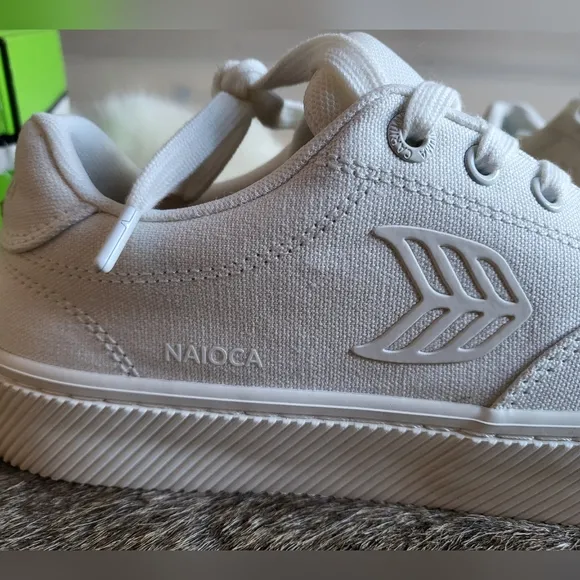 NWT Cariuma Naioca Canvas Skate Sneaker size W9 / M7 Off White