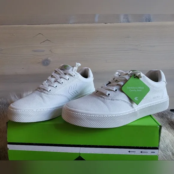 NWT Cariuma Naioca Canvas Skate Sneaker size W9 / M7 Off White