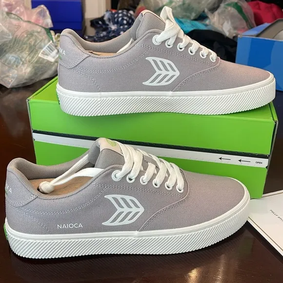 NWT Cariuma NAIOCA Light Grey Canvas off-white logo sneaker mens 8.5 women’s