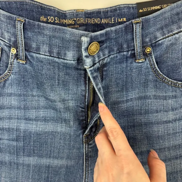 NWT Chico's So Slimming Girlfriend Ankle Jeans Sz 1.5 (US 10) Embroidered Boho