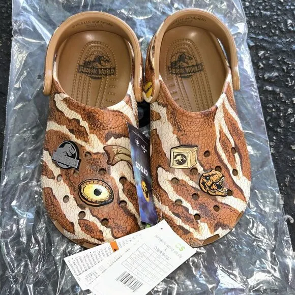 NWT Crocs Kids Size 4 Jurassic World Classic Clog - Bone Jurassic Park Dinosaurs