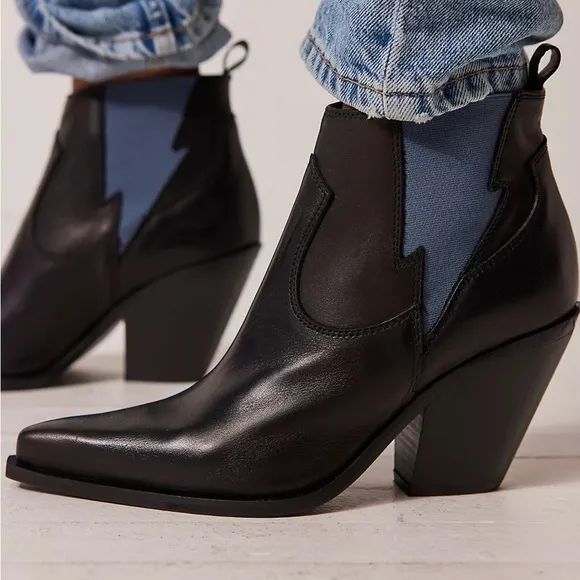 NWT FREE PEOPLE Made In Italy Black Leather Flash Chelsea Western Ankle Boots