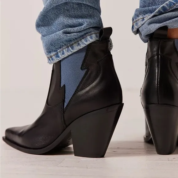 NWT FREE PEOPLE Made In Italy Black Leather Flash Chelsea Western Ankle Boots