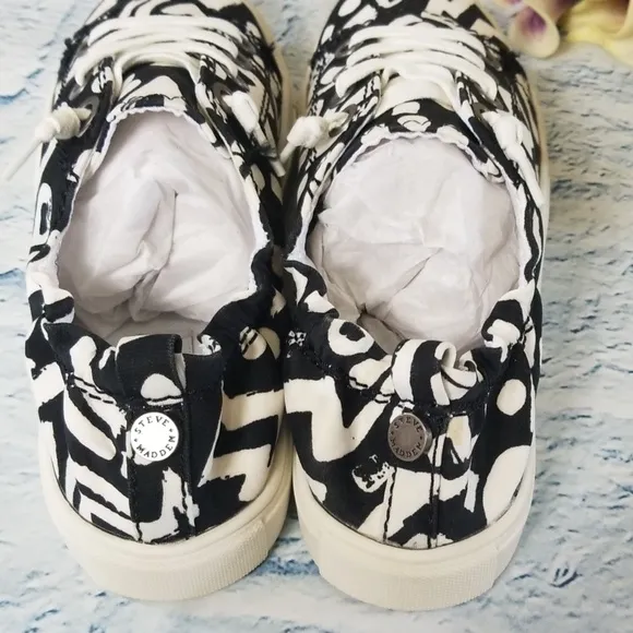 NWT Steve Madden Lace Up Elastic Back Jane Shoes