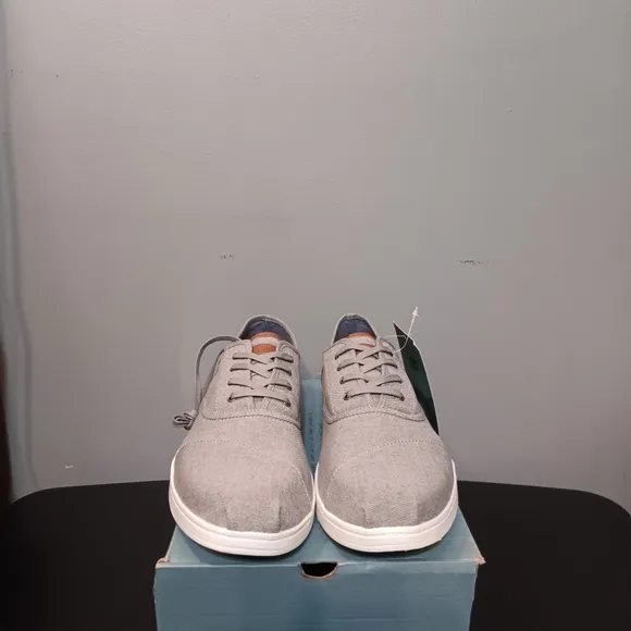 NWT Toms Men's Donovan Frost Grey Chambray Lace Up Athletic Shoes Sneakers Sz 12