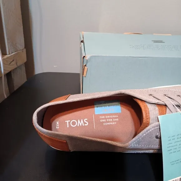 NWT Toms Men's Donovan Frost Grey Chambray Lace Up Athletic Shoes Sneakers Sz 12