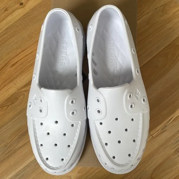 NWT white Sperry boat shoes