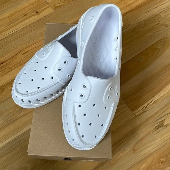 NWT white Sperry boat shoes