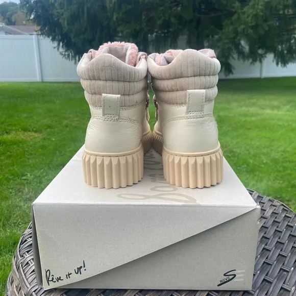 NWT/NIB Sam Edelman Reve Fay Leather Faux Fur Bootie Shoes in Ivory/Butter (7)