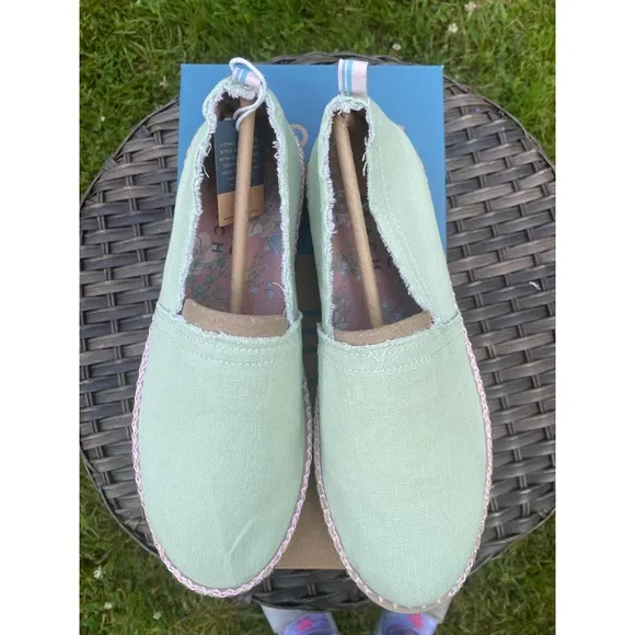 NWT/NIB Vionic Women's Laguna Espadrille in Frosty Spruce Canvas Shoes (Size 8)