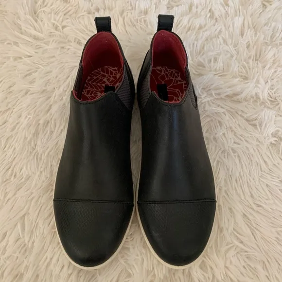 Olukai Black Leather Sneaker