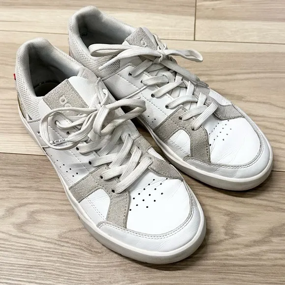 On Cloud Women’s The Roger Advantage Running Sneakers Shoes