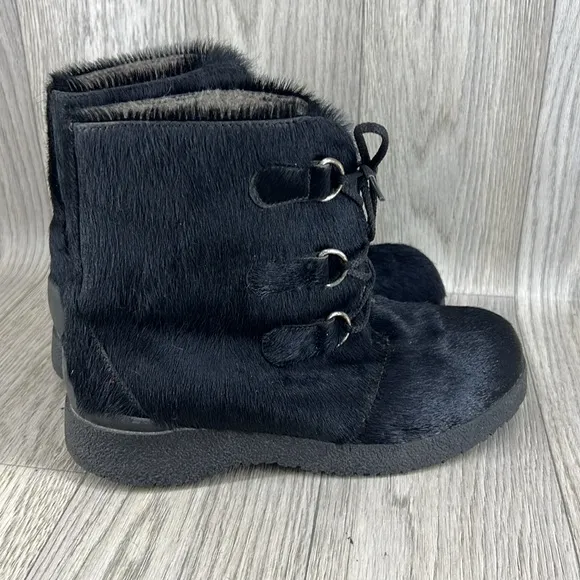 Pajar black shearling boots with cow fur top