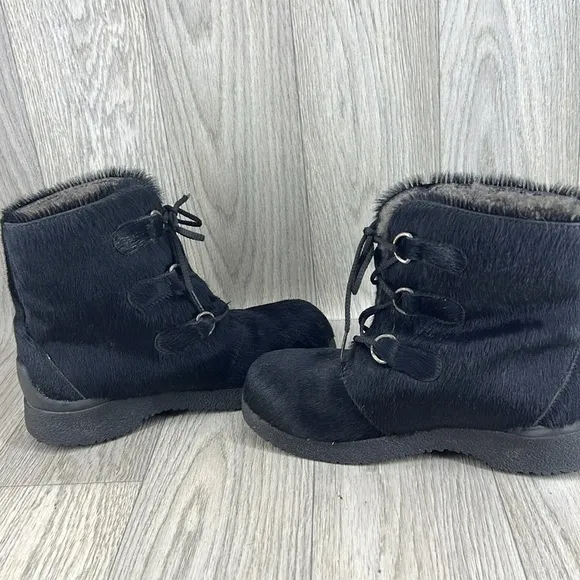 Pajar black shearling boots with cow fur top
