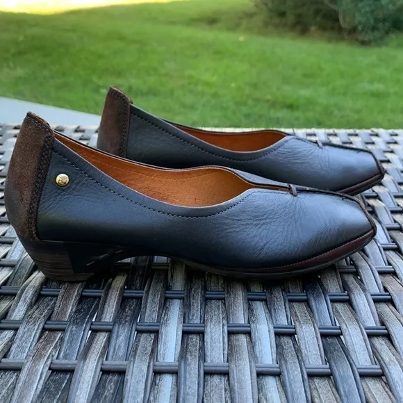 Pikolinos Grandia Low Heel Loafer - Black and Brown Leather