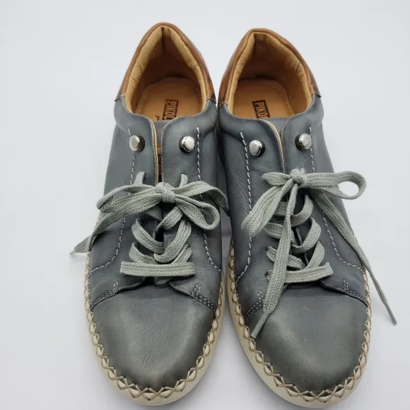 Pikolinos women US 39 gray leather upper tan accents leather lining laceup shoe
