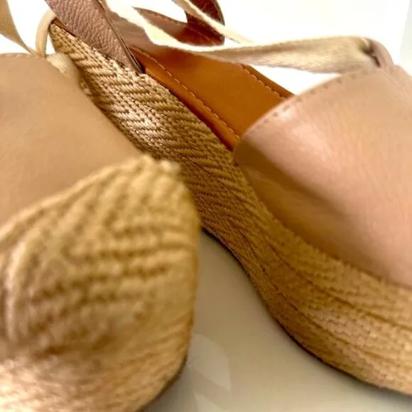 Platform closed toe summer shoes size 7 New in mint condition light weight