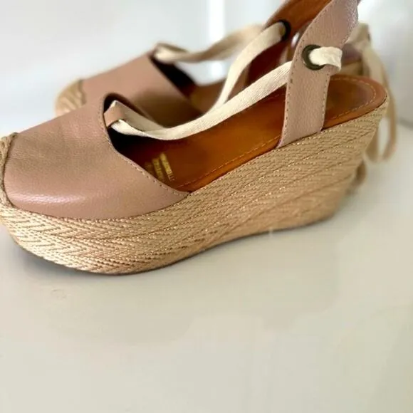 Platform closed toe summer shoes size 7 New in mint condition light weight