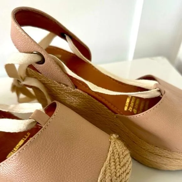 Platform closed toe summer shoes size 7 New in mint condition light weight