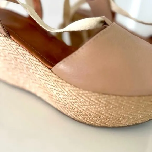 Platform closed toe summer shoes size 7 New in mint condition light weight