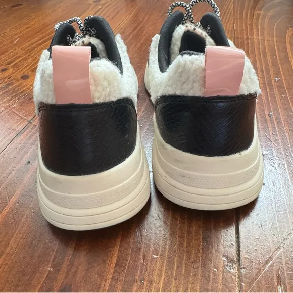 POSH By Poelman Womens US Size 9 EU 40 Faux Fur Sherpa Metallic Sneakers