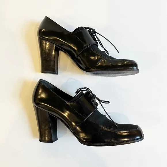 Prada Vintage 90's shoes. Size 39.5 . Made in Italy. Iconic black patent leather