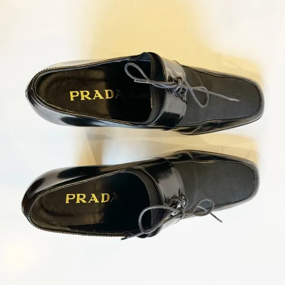 Prada Vintage 90's shoes. Size 39.5 . Made in Italy. Iconic black patent leather