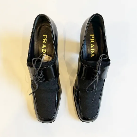 Prada Vintage 90's shoes. Size 39.5 . Made in Italy. Iconic black patent leather