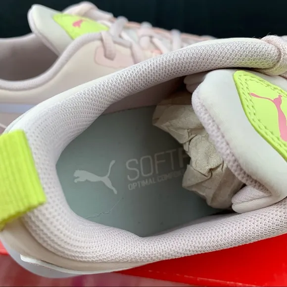 Puma Flyer Runner Light Pink Size 7 Youth / 8.5 Womens