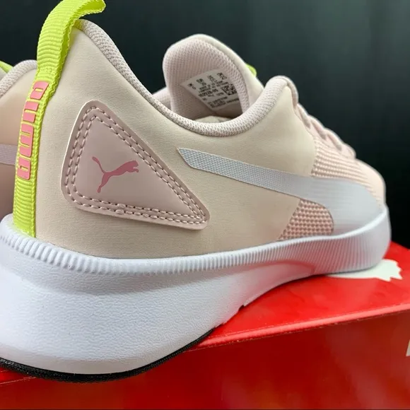 Puma Flyer Runner Light Pink Size 7 Youth / 8.5 Womens