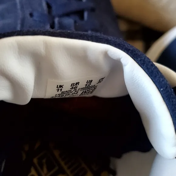 Puma Navy Athletic Shoes with Suede Upper and White Sole Men's size 11