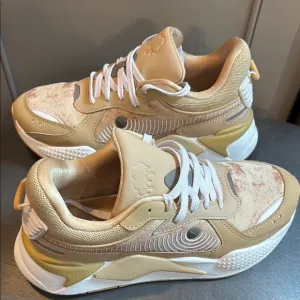 PUMA RS-X x Dixie D'Amelio woman’s sz 8.5