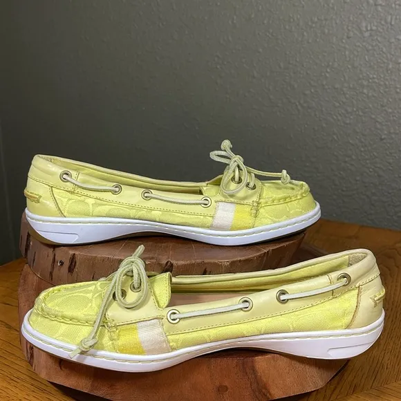 RARE COLOR COACH RAINEY SIGNATURE BOAT SHOES