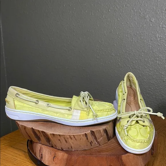 RARE COLOR COACH RAINEY SIGNATURE BOAT SHOES