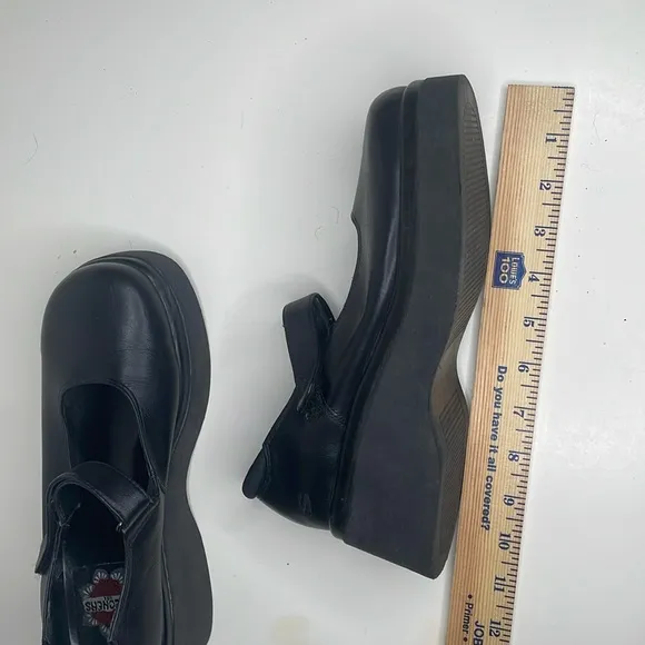 Rare vintage 90’s Skechers leather platform Mary Jane shoes, in black, y2k