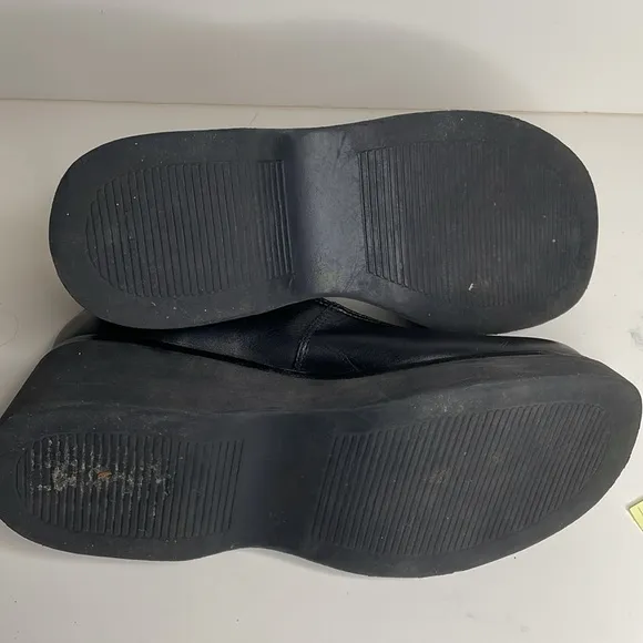 Rare vintage 90’s Skechers leather platform Mary Jane shoes, in black, y2k