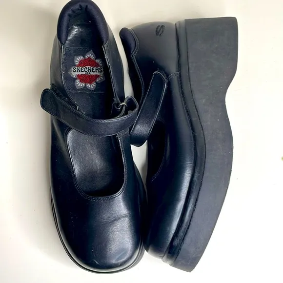 Rare vintage 90’s Skechers leather platform Mary Jane shoes, in black, y2k