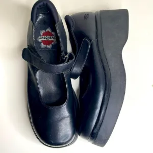Rare vintage 90’s Skechers leather platform Mary Jane shoes, in black, y2k