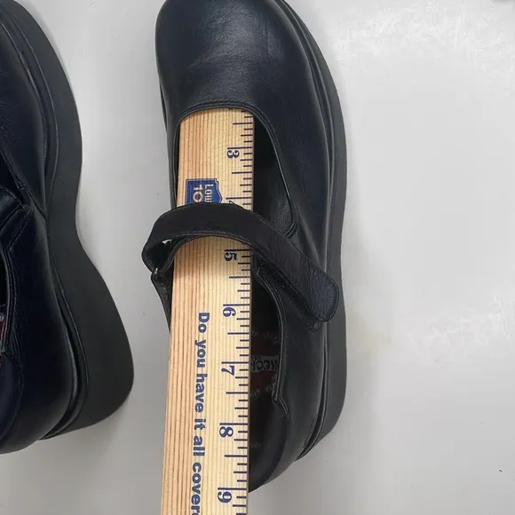 Rare vintage 90’s Skechers leather platform Mary Jane shoes, in black, y2k