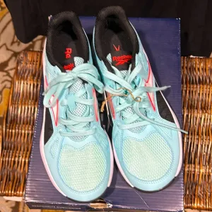 Reebok NEW WITH TAGS. Size 8 1/2.