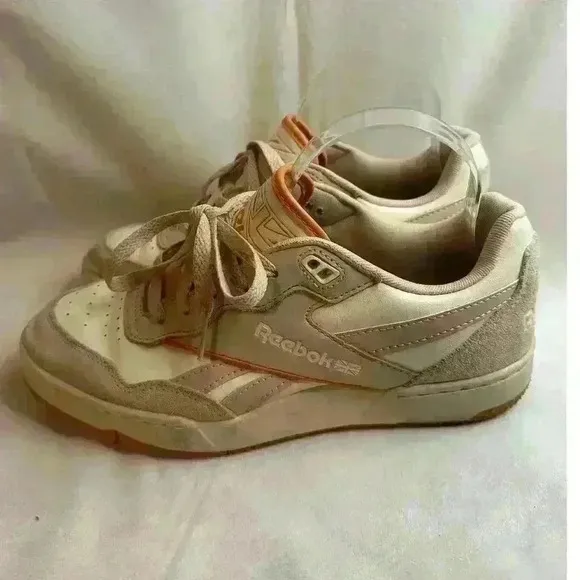 Reebok Women's Lifestyle BB 4000 Sneakers Sz 9 in White Soft Ecru/Coral Court