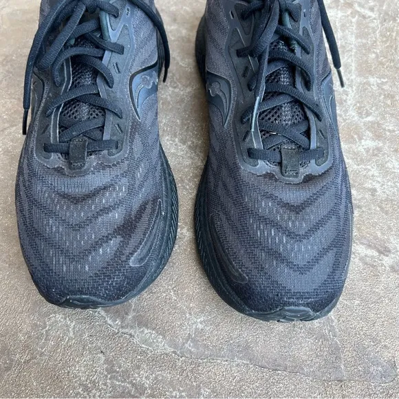 Saucony Mens Triumph 19 Triple Black S20678-14 US Size 11.5