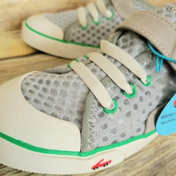See Kai Run Toddler Sneaker 4Y