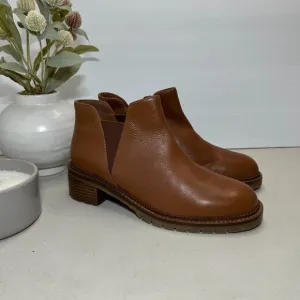 Seychelles Heart of Gold Bootie Cognac Ankle Boots Shoes Brown Women's 6.5 NWOB