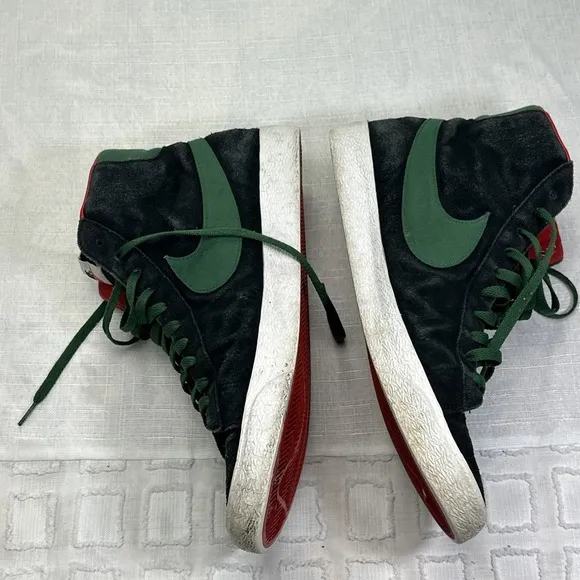 Size 15 Nike Suede Like Black  Green Swoosh Red Trim Tongues Foam Shows  Derby