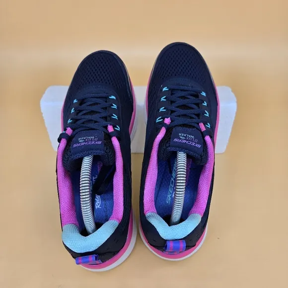 Skechers Relaxed Fit: D'Lux Walker - Infinite Motion Women's Shoes Size 8.5