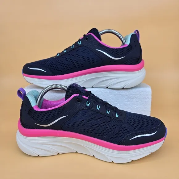 Skechers Relaxed Fit: D'Lux Walker - Infinite Motion Women's Shoes Size 8.5